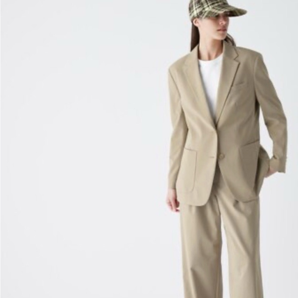 Uniqlo beige relaxed fit blazer (size S)